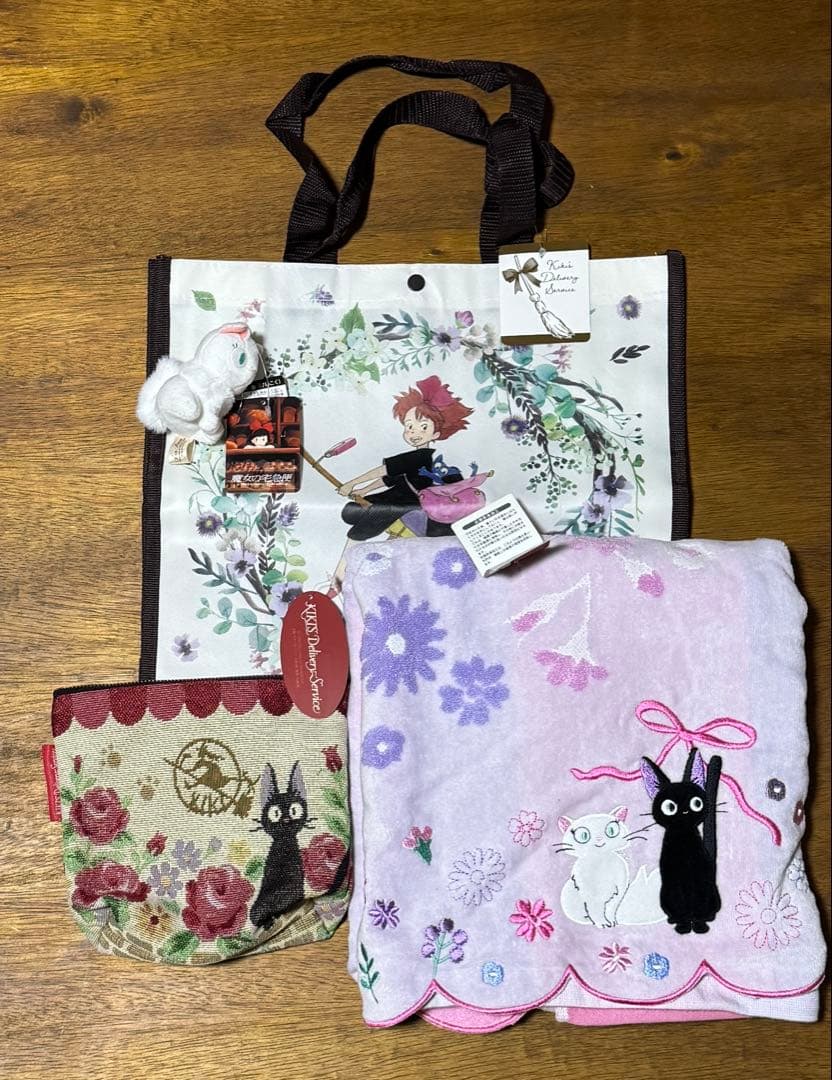 魔女の宅急便☆４点セット☆ショッピングバッグ☆バスタオル☆ポーチ☆キーチェーン☆ 魔女の宅急便 キキの赤リボンシリーズ スタンドポーチ | どんぐり
