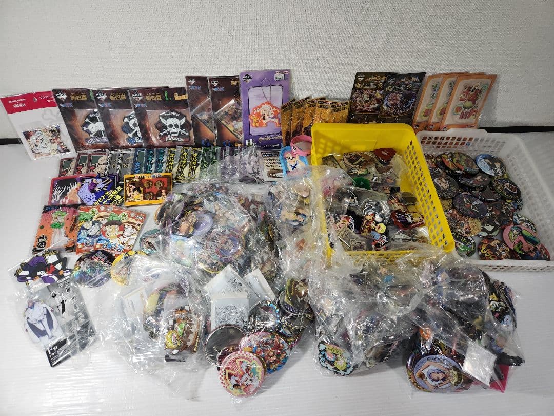 ONE PIECE グッズまとめ 450点以上 缶バッジ ラバスト アクスタ等