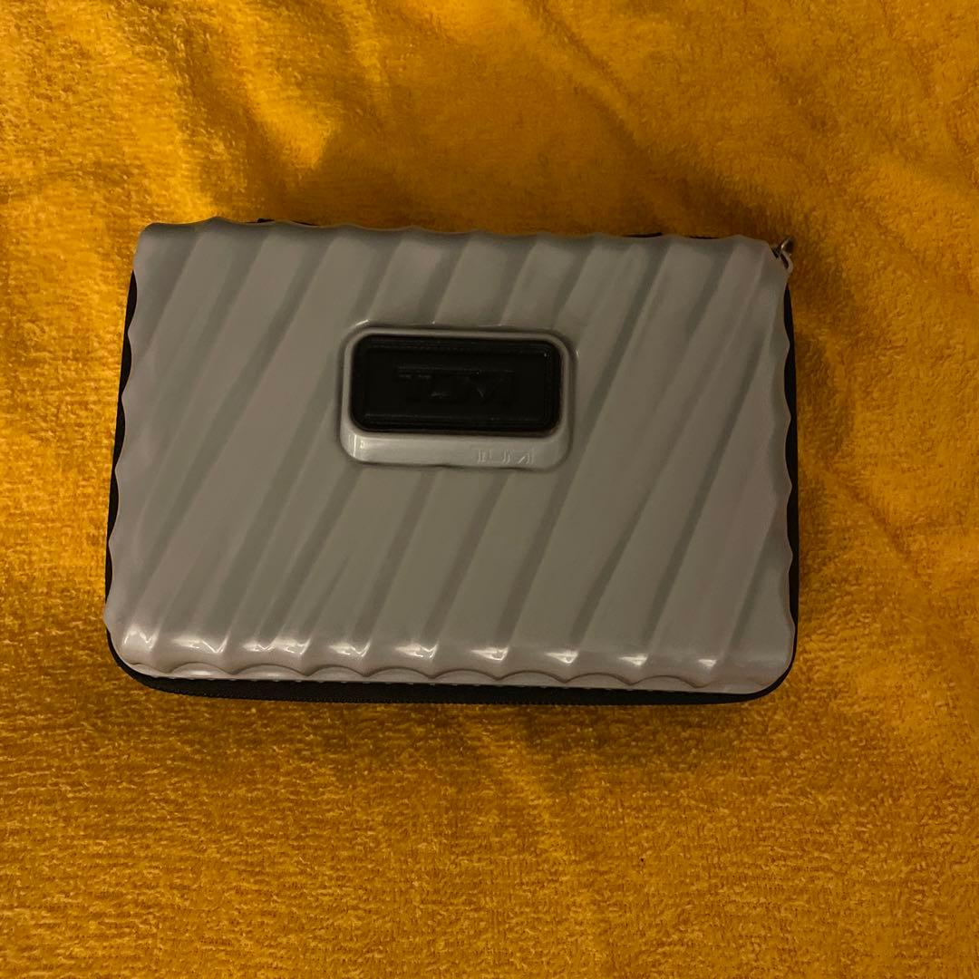 TUMI トゥミ デルタ航空 アメニティポーチ ハードタイプ グレー - メルカリ