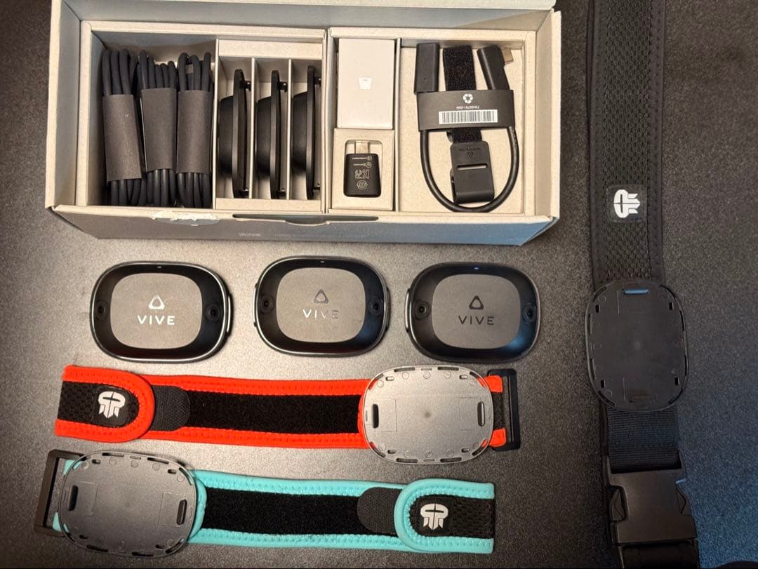 VIVEトラッカー (Ultimate) 3+1 キット＋ストラップ付