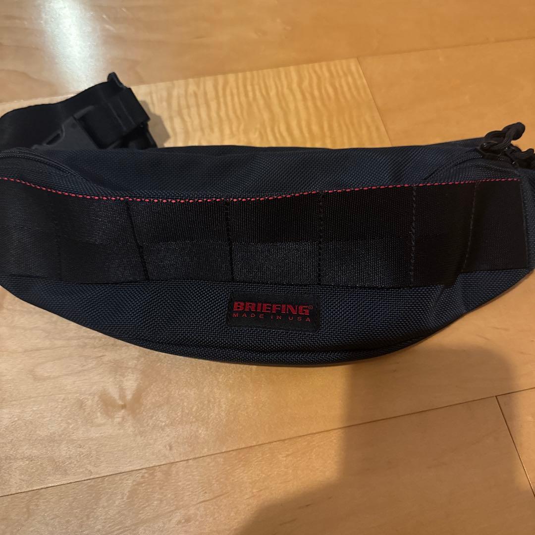 BRIEFING ボディバッグ ブラック　トライポッド