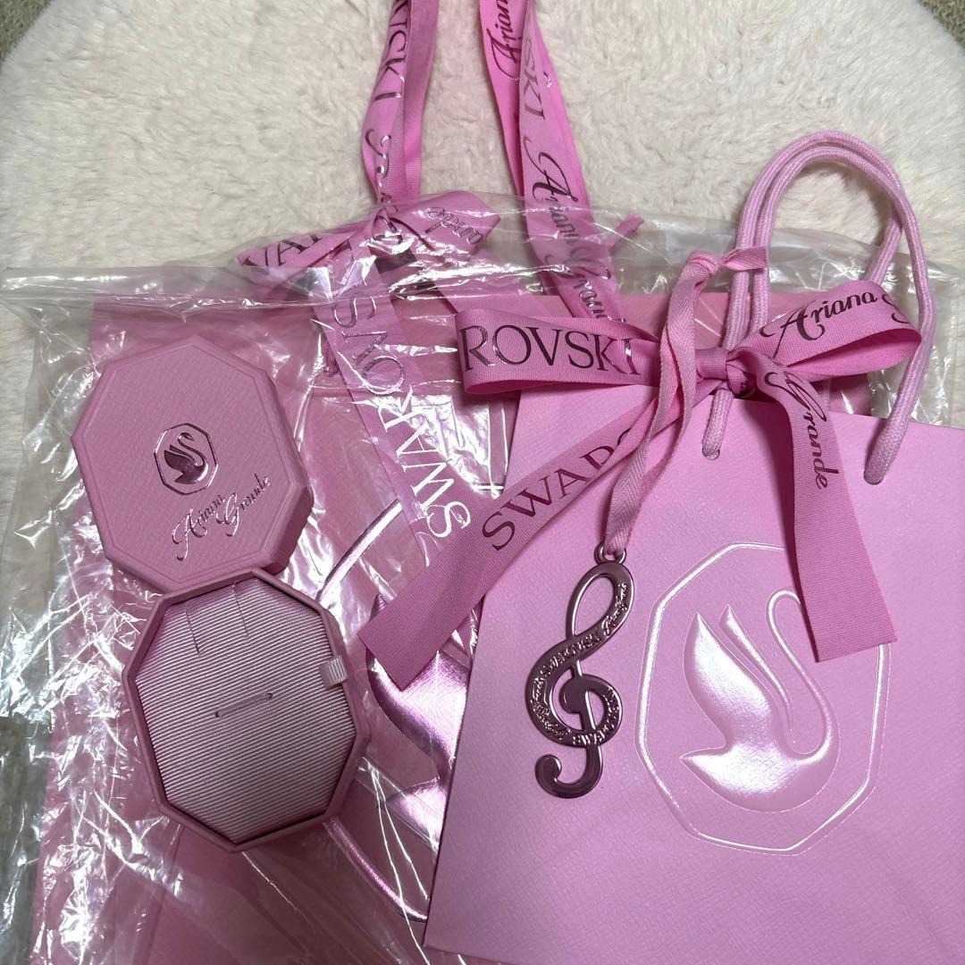 SWAROVSKI Ariana Grande 銀座店限定ショッパーチャーム付き