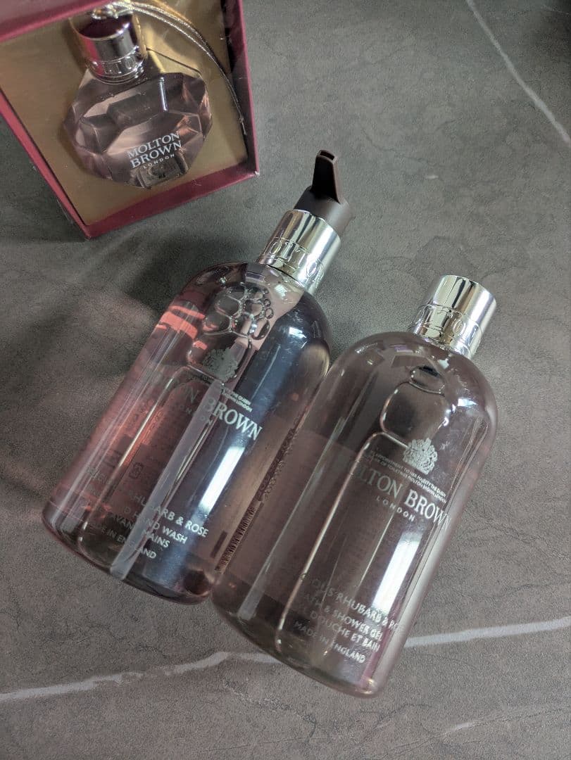 モルトンブラウン デリシャスルバーブ&ローズ ハンドウォッシュ シャワージェル
