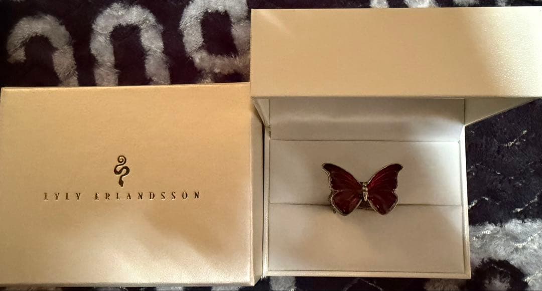 最終値下げ HYDE 着 リリーエルランドソン モルフォリング 赤 RED