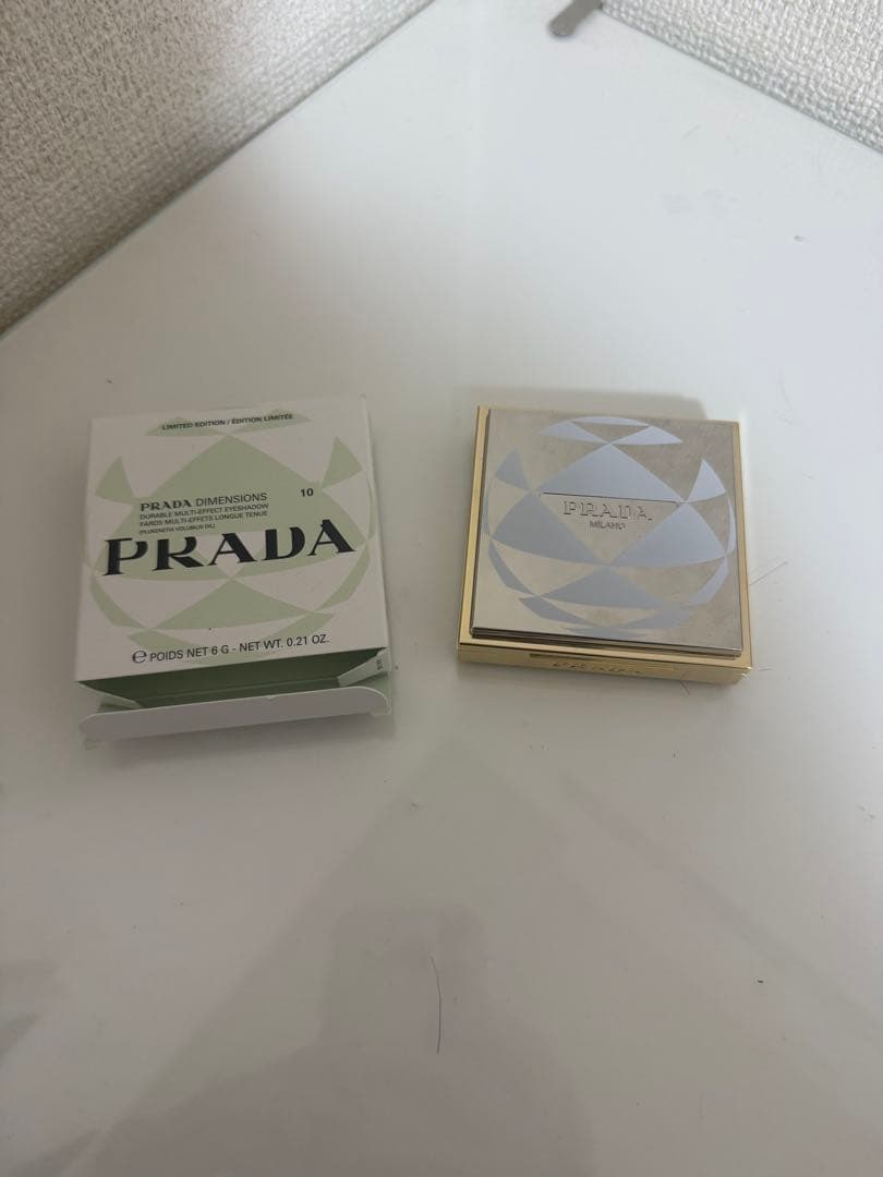 PRADA ダイメンションズマルチエフェクトアイシャドウ　OS 10