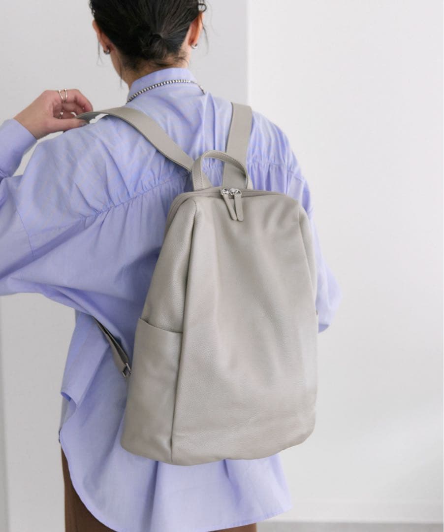 ほぼ未使用✨ear PAPILLONNER 本革&A4 NEWスタンドリュック ear PAPILLONNER（イア パピヨネ） デイバック リュック 「本革/A4