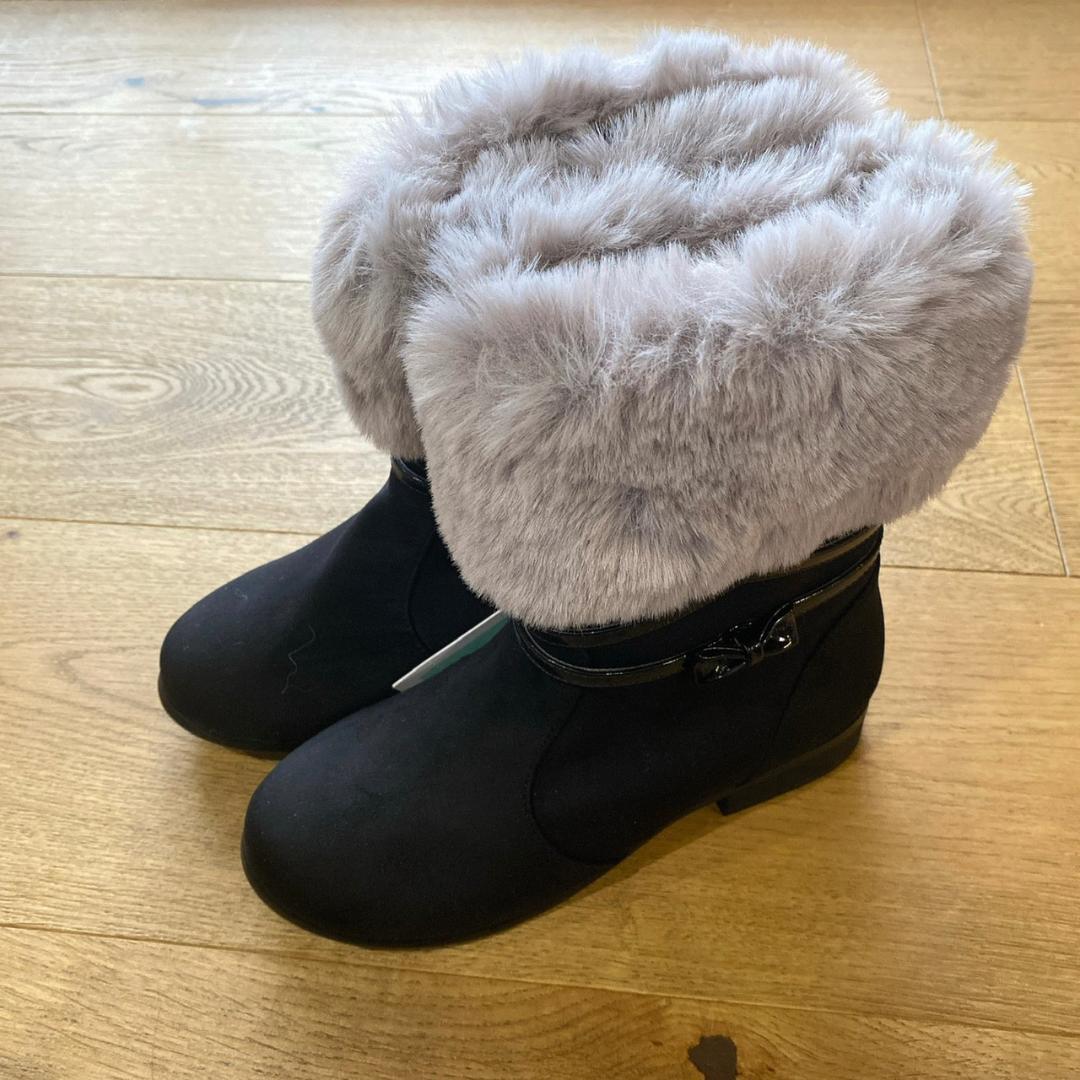新品　トッカバンビーニ　ブーツ　ファーブーツ　22㎝　6029