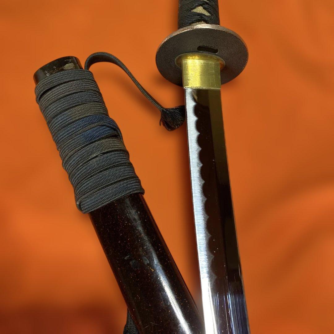 上級模造刀 黒柄 獅子彫丸鍔 濃赤茶呂鞘 - メルカリ