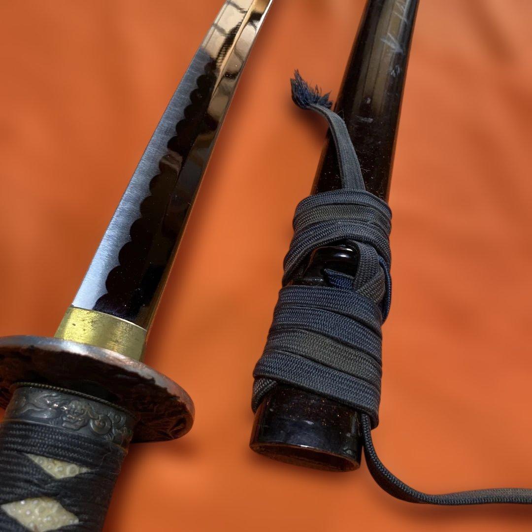 上級模造刀 黒柄 獅子彫丸鍔 濃赤茶呂鞘 - メルカリ