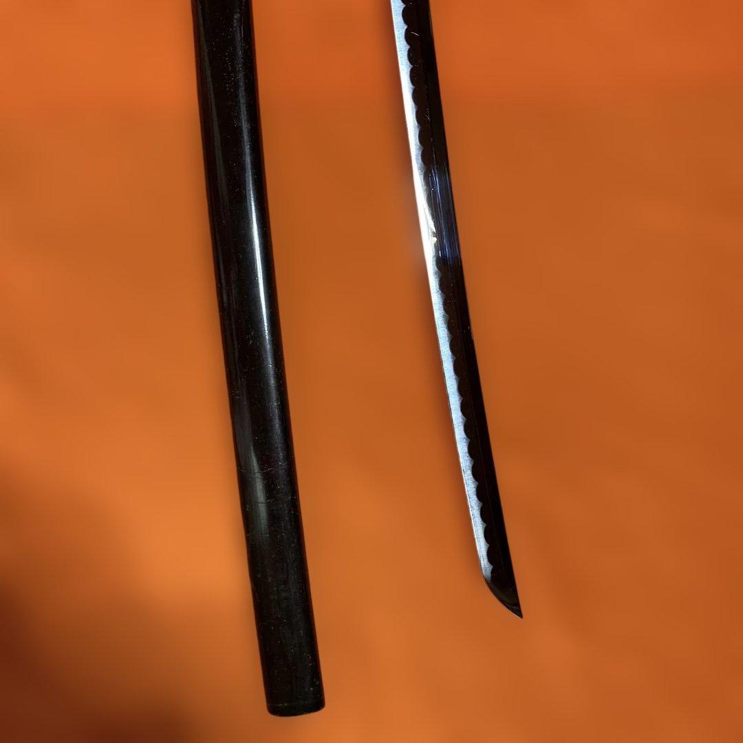 上級模造刀 黒柄 獅子彫丸鍔 濃赤茶呂鞘 - メルカリ