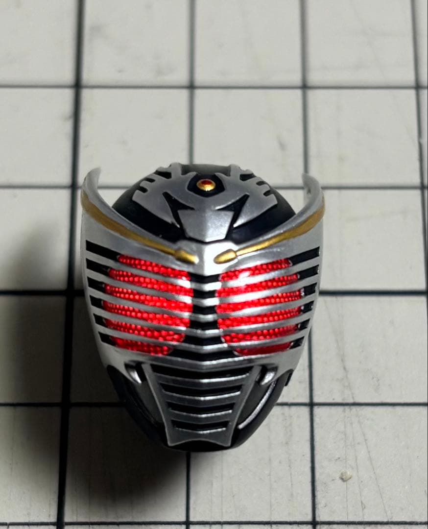 新品】即発送！ フィギュアーツ真骨彫専用 仮面ライダー龍騎 発光