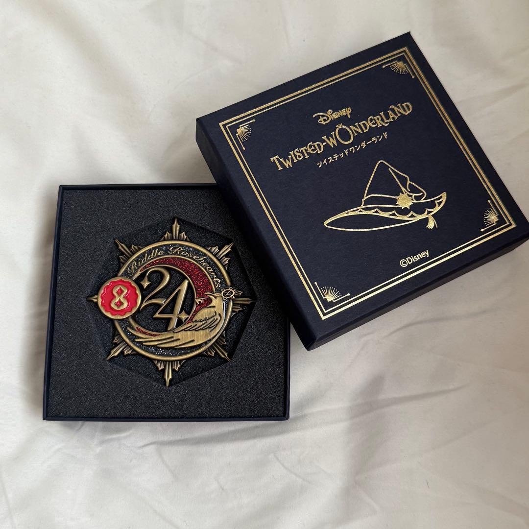 ツイステ リドル ブルームバースデー 魔法帽子の留め具風ブローチ