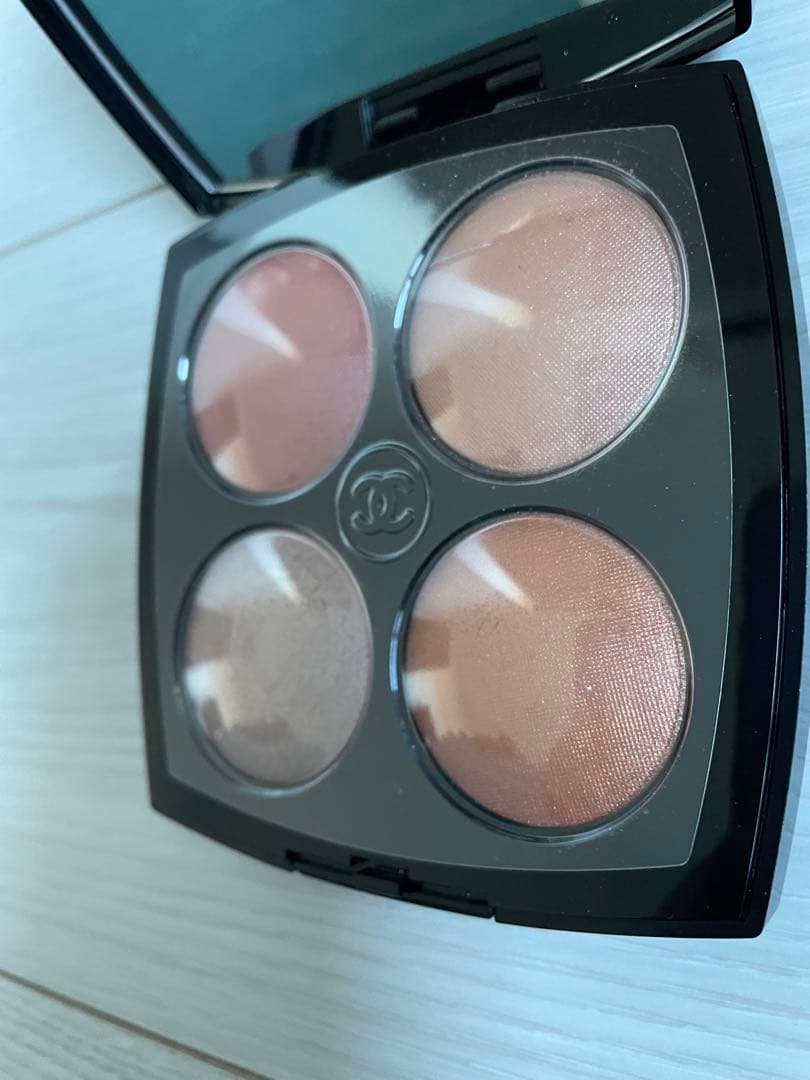 CHANEL JEUX DE LUMIÈRES 12g CHANEL JEUX DE LUMIÈRES Multi Use Eyeshadow Highlighter Palette