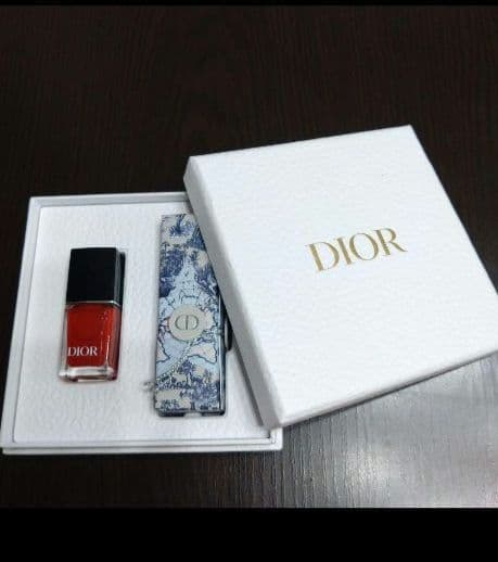 DIOR ネイルカラー レッド ギフトボックス付き２０個 ディオール ヴェルニ / ディオール(マニキュア・ネイルカラー, ネイル
