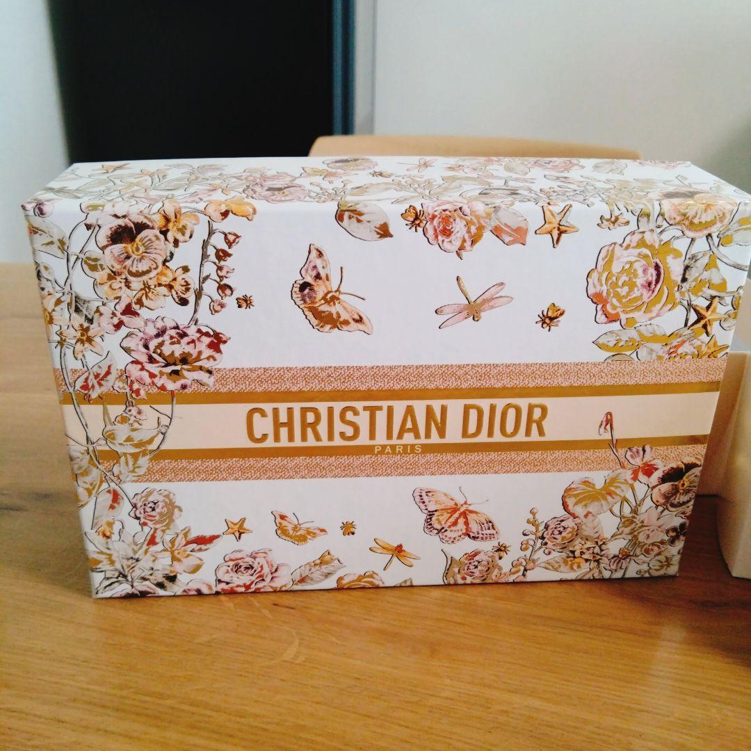 Dior ディオール マザーズデイ ポーチノベルティ ギフトボックス付