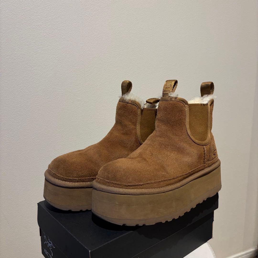 【店舗購入】UGG ニューメルプラットフォーム チェルシーブーツ　23cm