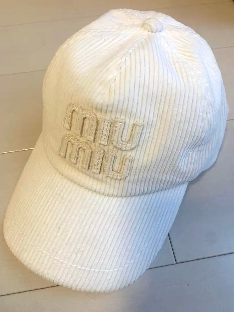 miu miu ホワイト コーデュロイキャップ