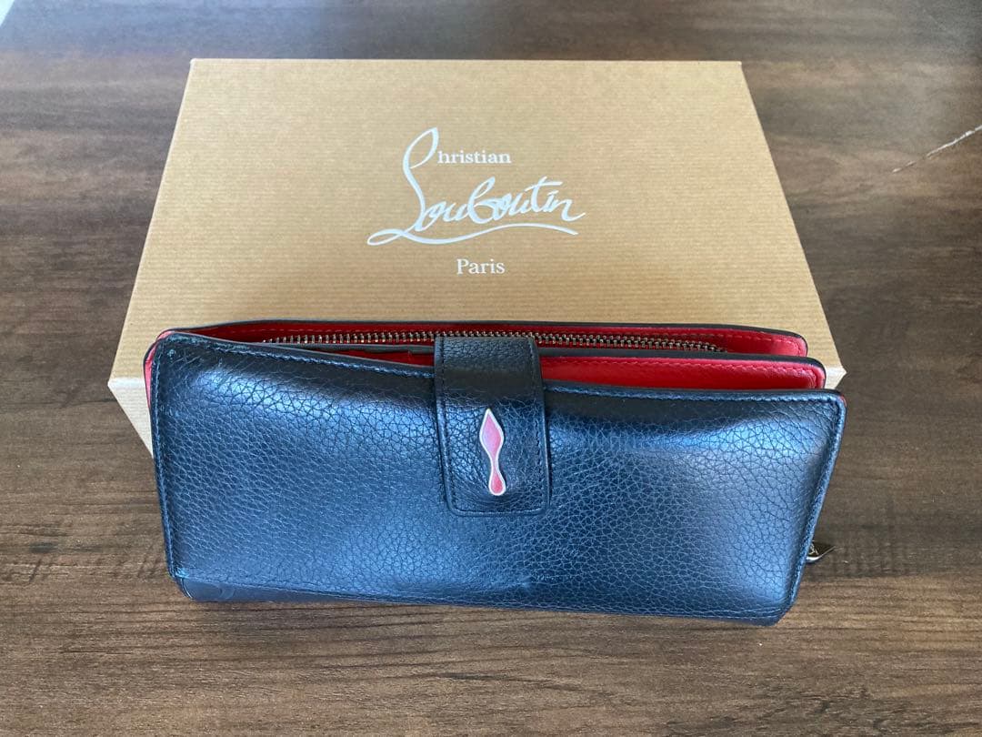 クリスチャンルブタン長財布。