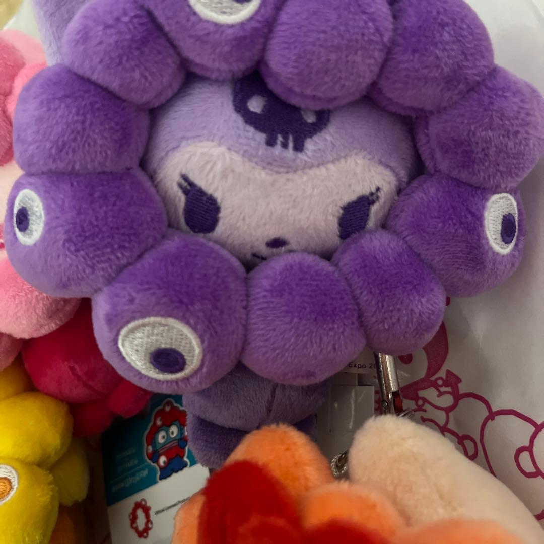 推しカラー サンリオ ミャクミャク なりきり カラビナ BC 5種 - メルカリ