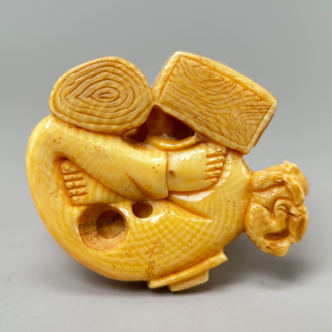 音楽を演奏する老人極上 根付 天然素材アンティーク骨董 飾り物古美術