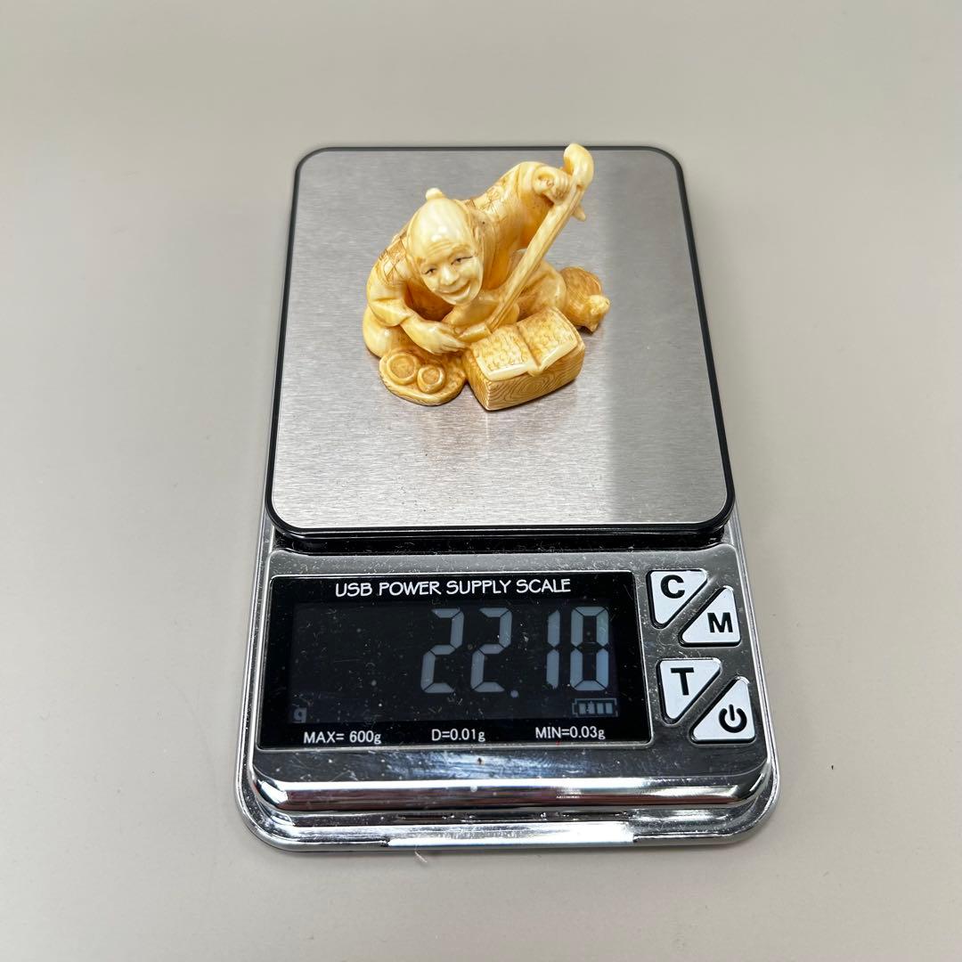 音楽を演奏する老人極上 根付 天然素材アンティーク骨董 飾り物古美術