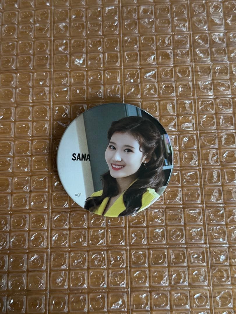 TWICE サナ BDZ缶バッジ - メルカリ