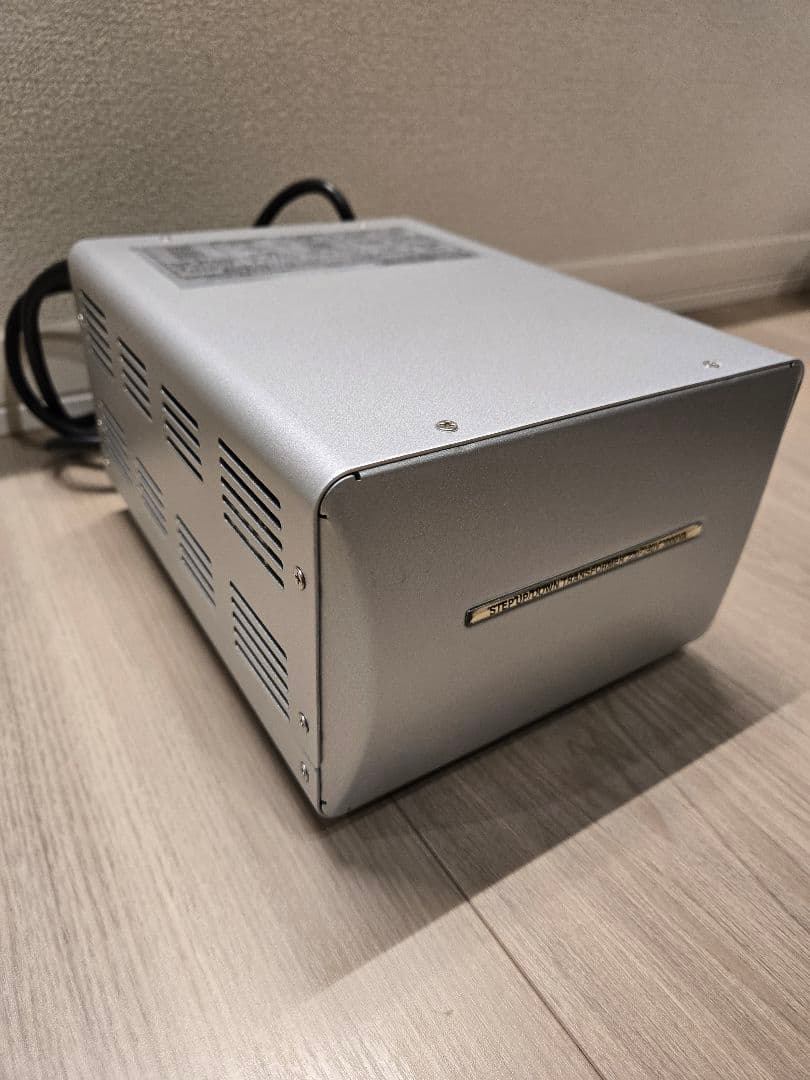 カシムラ 海外国内用変圧器 AC 220V-240V 3000W NTI-119 - メルカリ