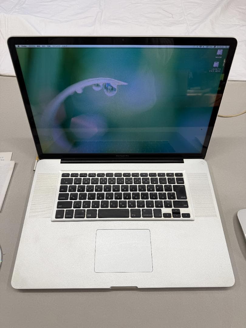 MacBook Pro 17インチ　DVDドライブ、ハードディスク無し　中古品