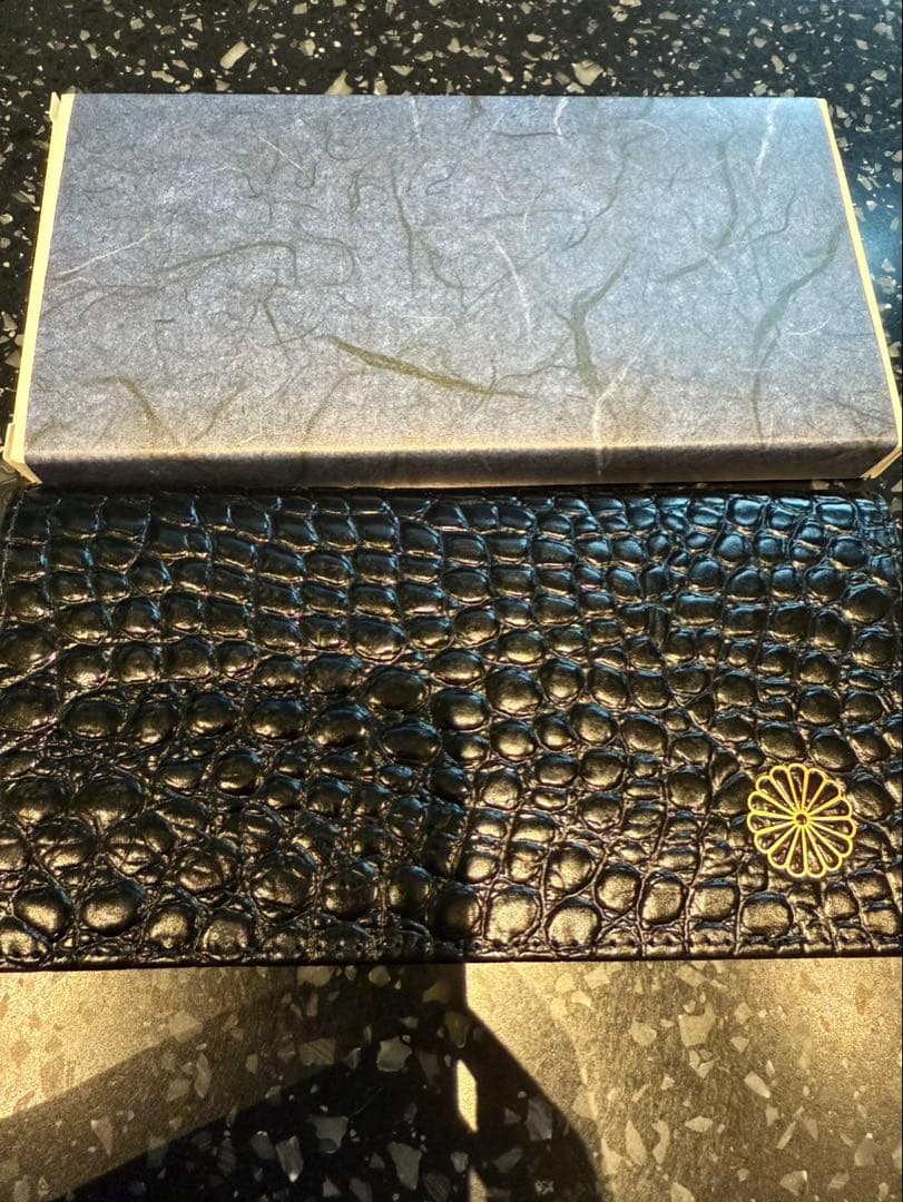 【新品・未使用】皇居東御苑限定　クロコダイル牛革型押し長財布 ブラック　黒