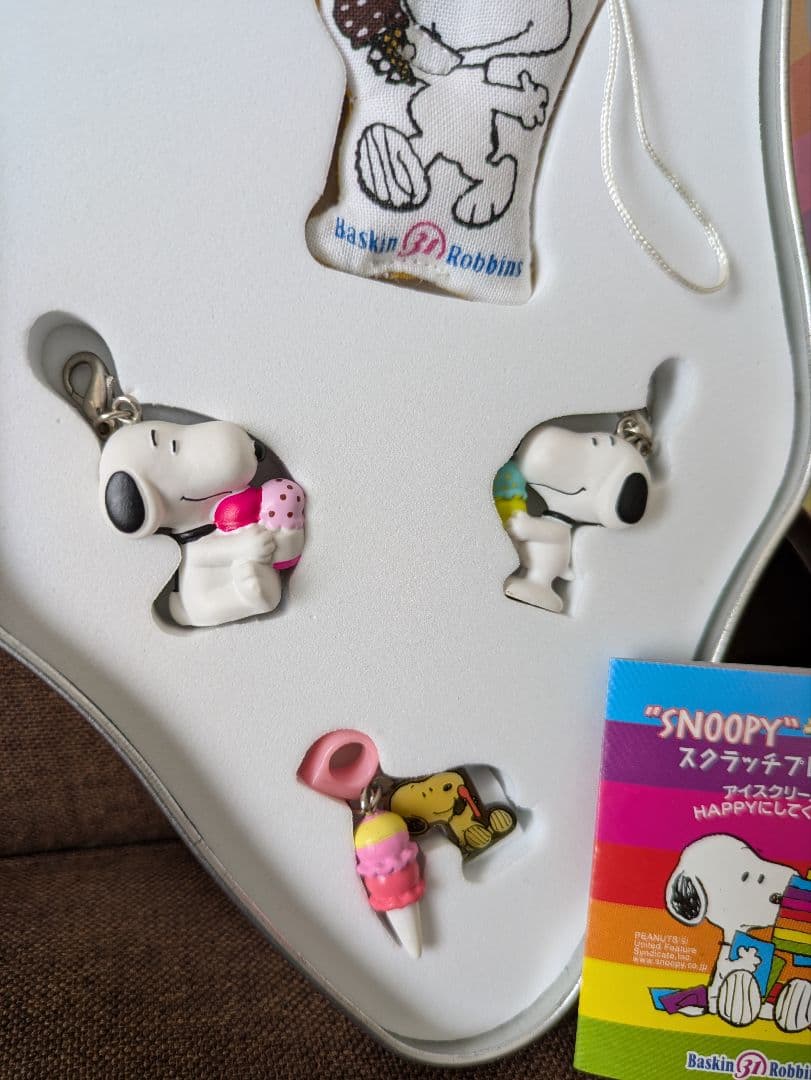 激レア サーティワン スヌーピー レトロ ストラップ 缶入りセット