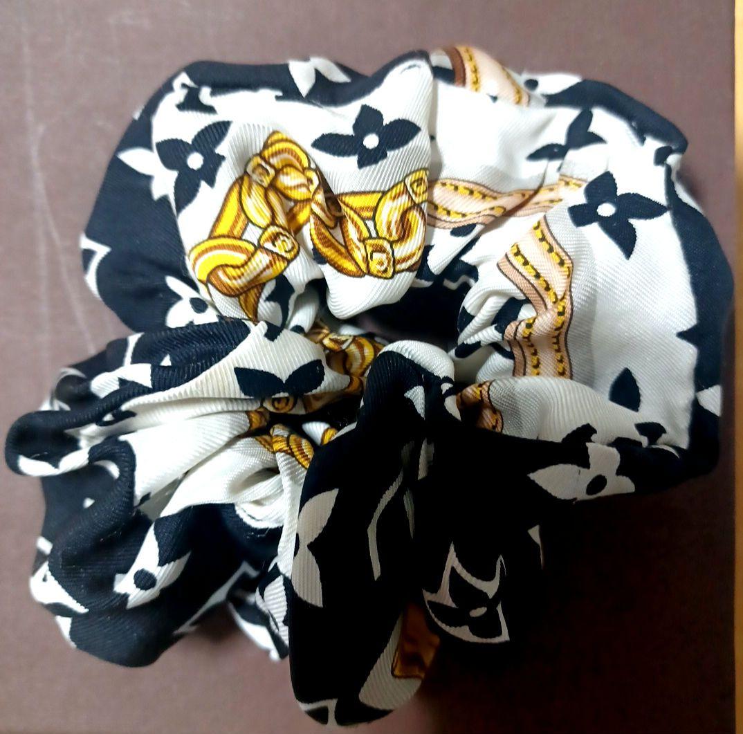 Louis Vuitton　ルイヴィトン　モノグラム シュシュ