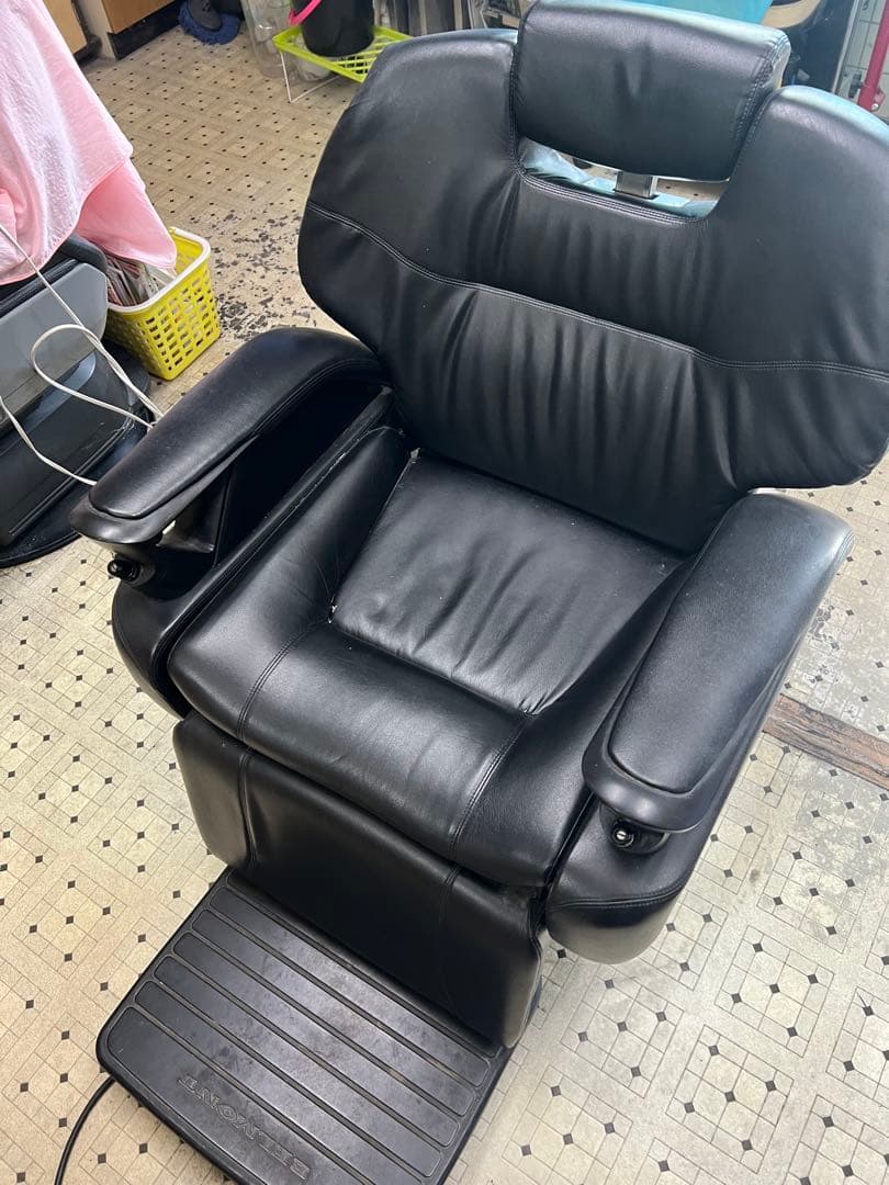 奥*誉様 理容椅子　タカラベルモントBB-8900 黒