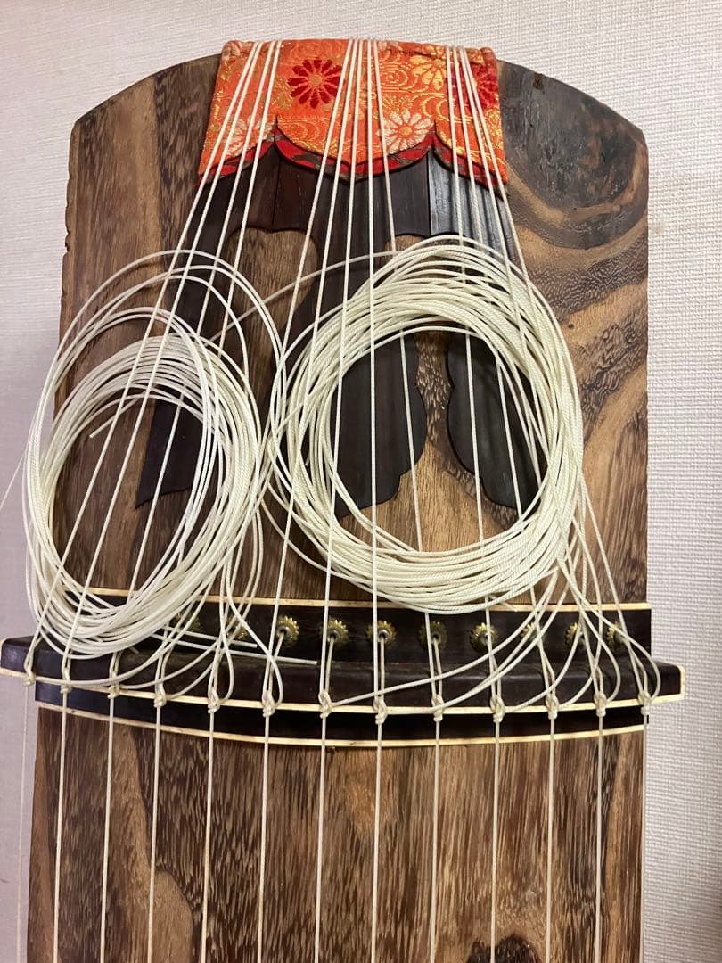 お琴 13弦 並甲、すだれ彫り、直ぐに弾けます。箏曲部でお家での練習用に