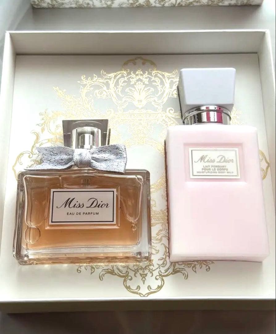 Miss Dior ⭐️オードゥ パルファン コフレ 2023年 クリスマスコフレ