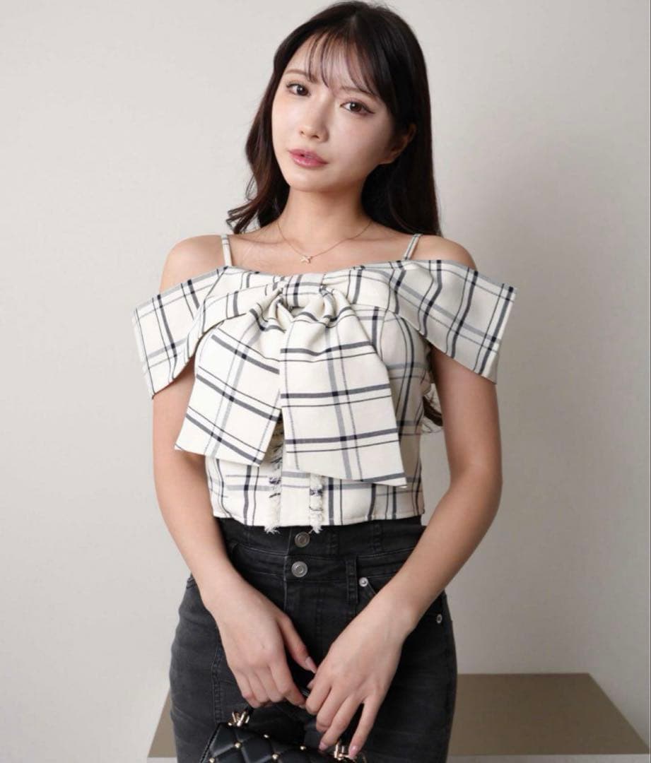 Lip Service ツイードリボンオフショルトップス