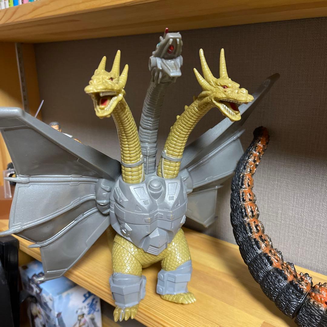 キングギドラ 完全新規造形の「キングギドラ」が追加された、CCPJAPAN ミドルサイズ