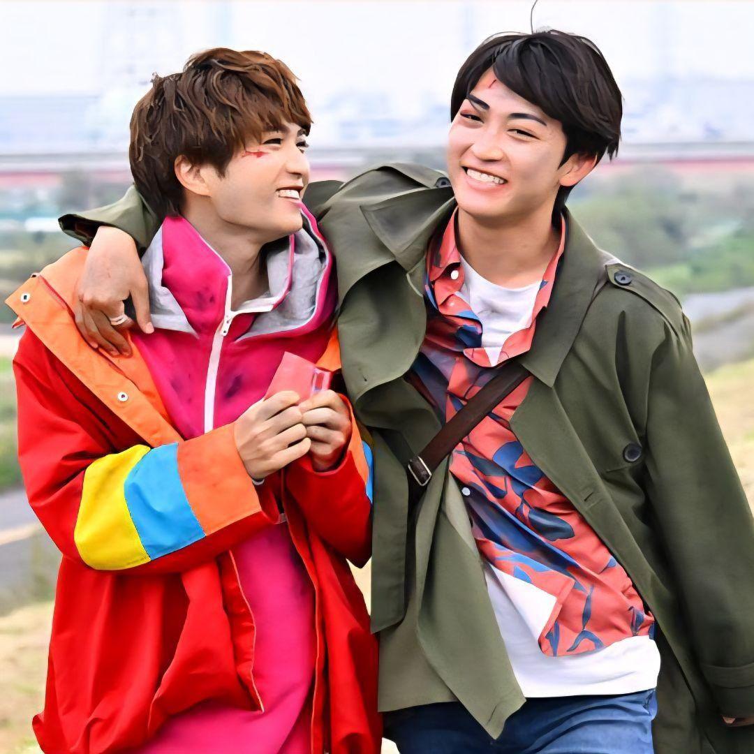 仮面ライダーヴァレン辛木田絆斗着用衣装カーキトレンチコートLサイズ