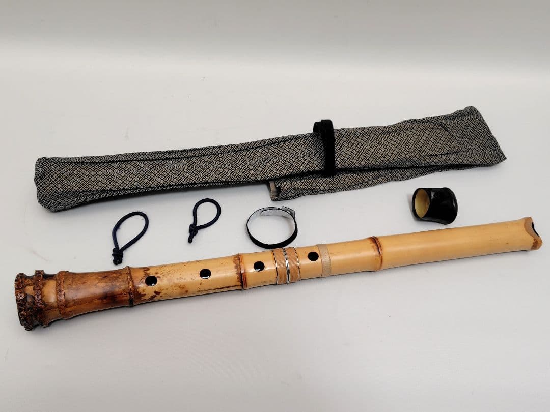 D007 和楽器 尺八 松朋 全長約54.5cm 一尺八寸管 竹製 伝統工芸品 D007 和楽器 尺八 松朋 全長約54.5cm 一尺八寸管 竹製 伝統工芸品
