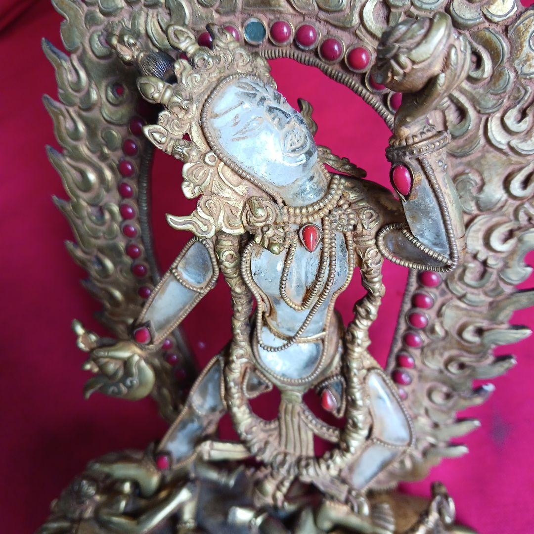 ネパール パタン産 手彫りの上質なチベット仏教のヴァジュラヨーギニ