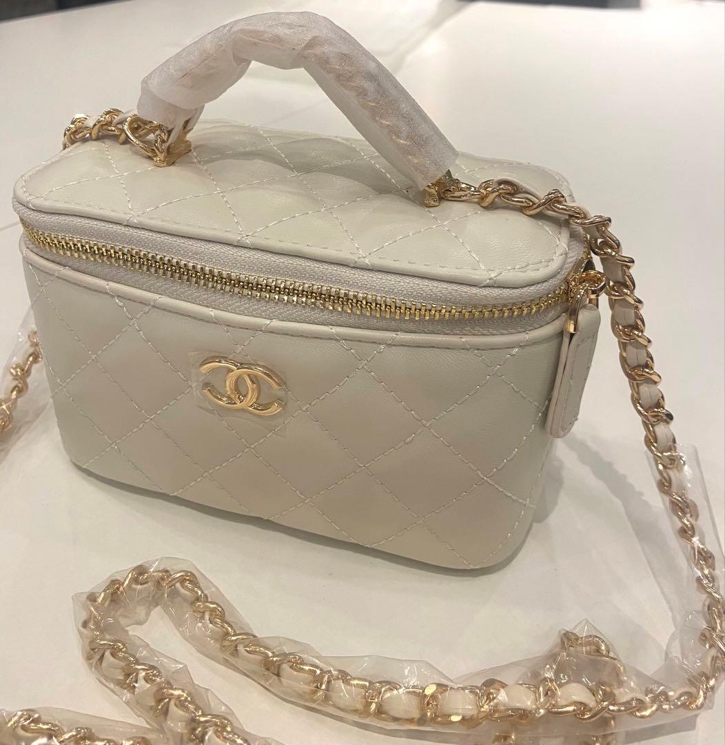シャネル ラインストーンハンドルバニティ ノベルティ ホワイト - メルカリ