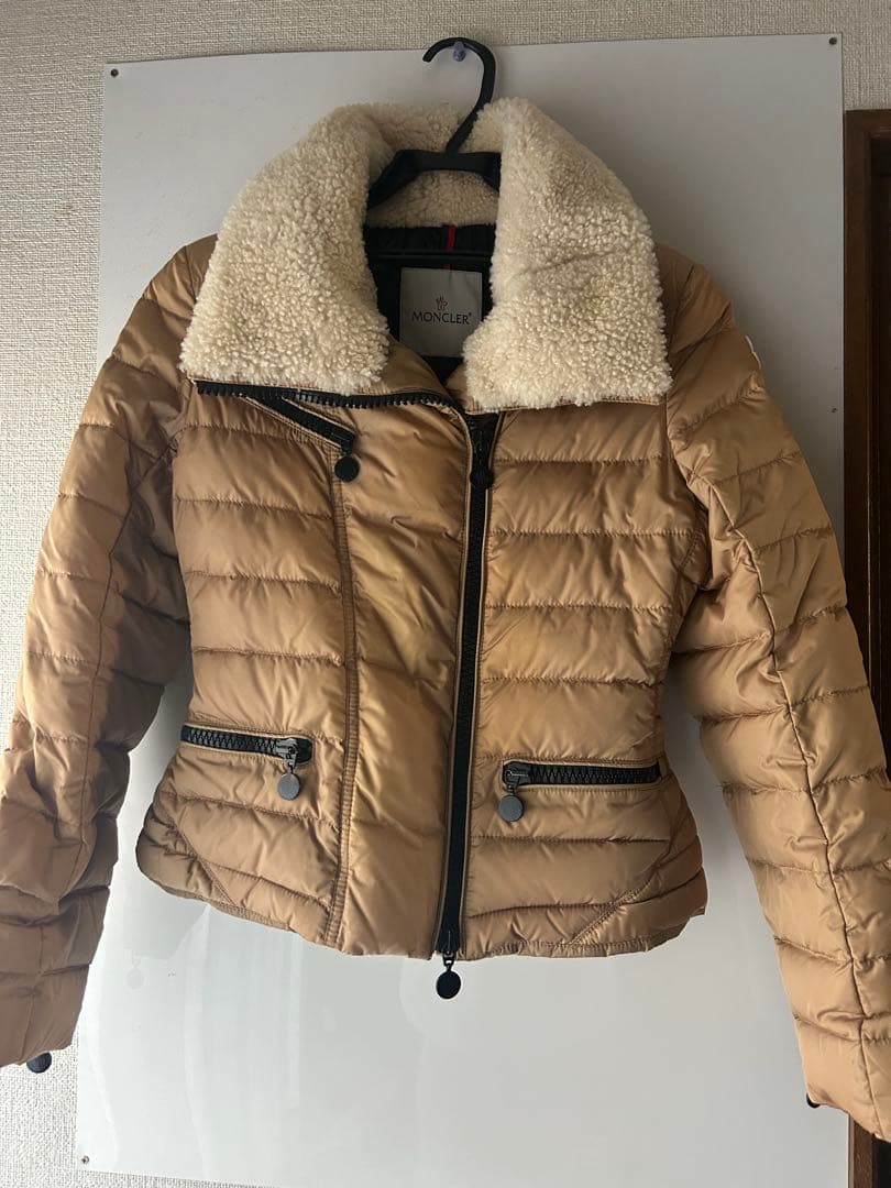 【ラスト3時間セール！】MONCLER ベージュ ダウンジャケット ベージュ Moncler Mayaショートダウンジャケット : ショートダウン