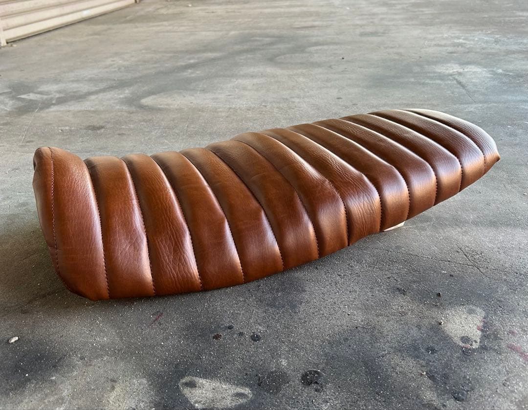 CB400SF NC42・NC39用　シート‼️ ホンダ（HONDA） CB400SF VTEC NC39 NC42 ノーマルシート Assy ベース