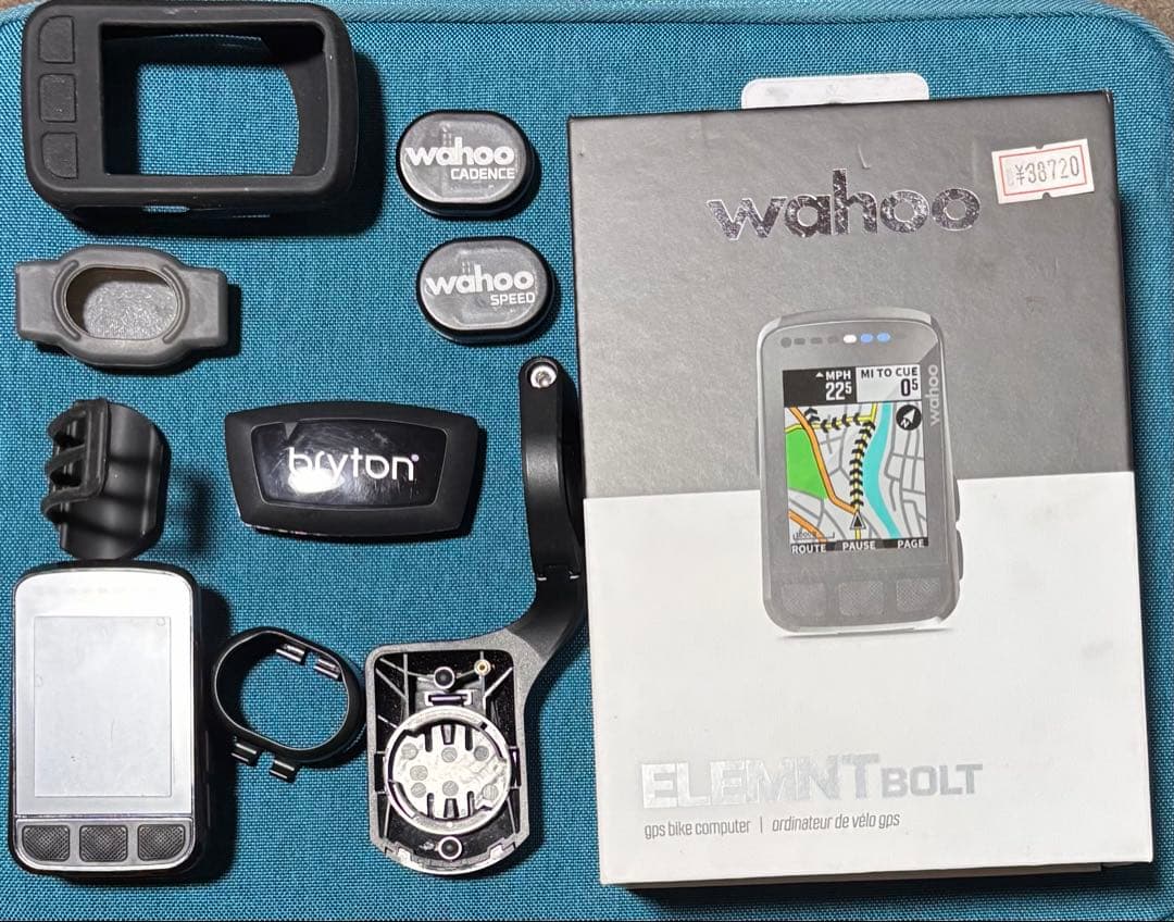 wahoo ELEMNT BOLT v2（カラー液晶）センサー類付属