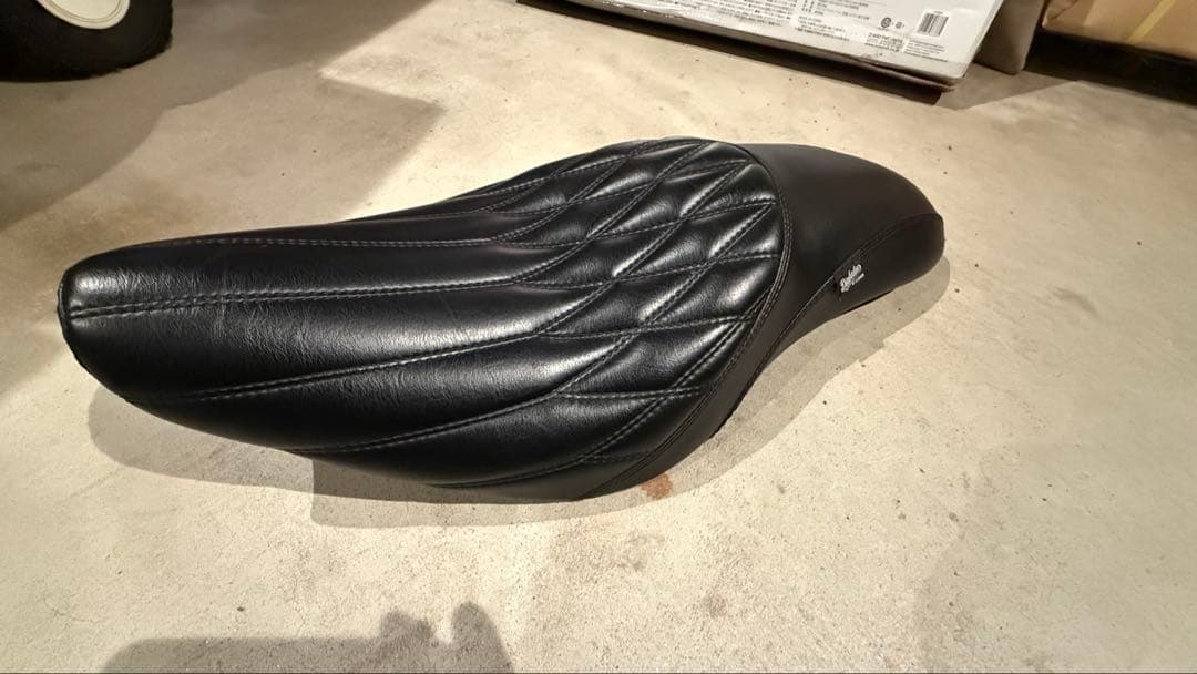 Diabolus バイクシートブラック ダイヤモンドステッチ　　　レブル 250