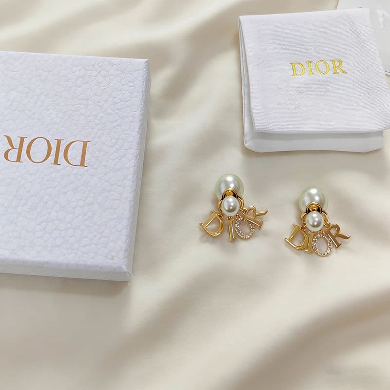 【極美品】DIOR TRIBALES ピアス レジンパール ロゴチャーム