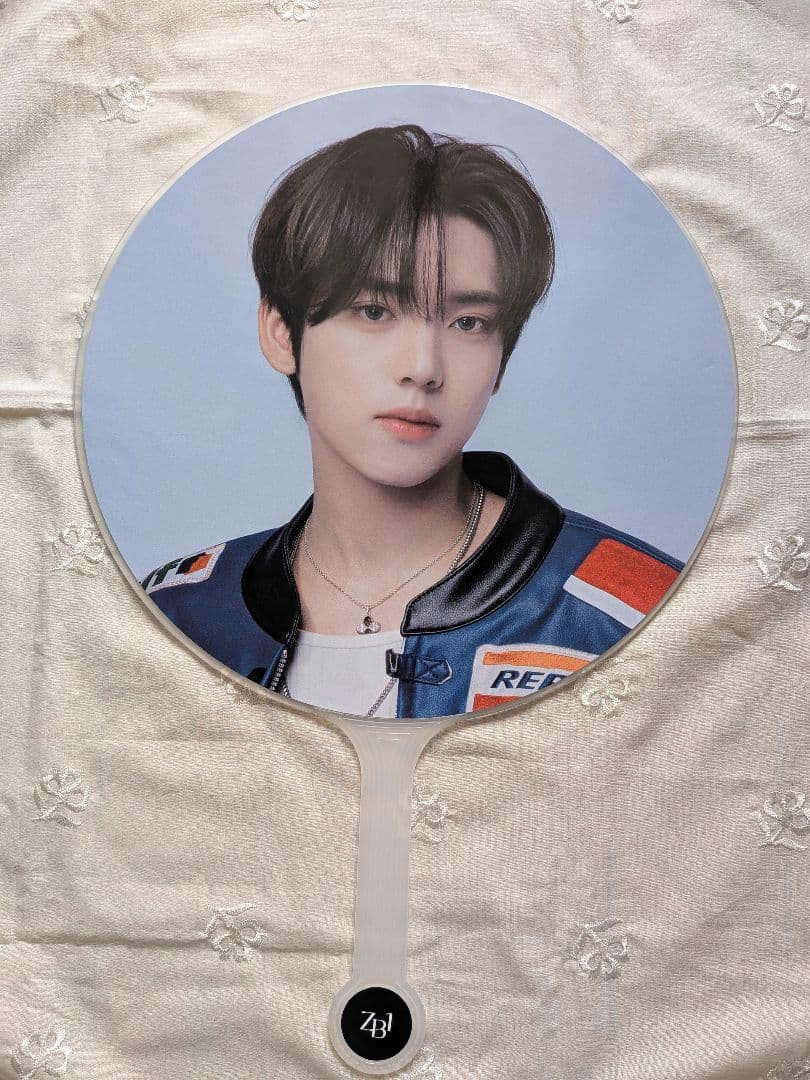 ZEROBASEONE ハンユジン うちわ ワルツ HERE&NOW - メルカリ