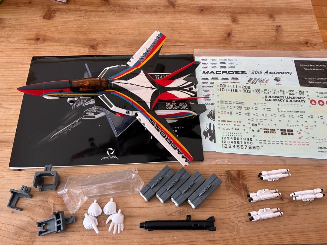 【難あり】アルカディア1/60完全変形VF-1J 30周年記念マクロスバルキリー