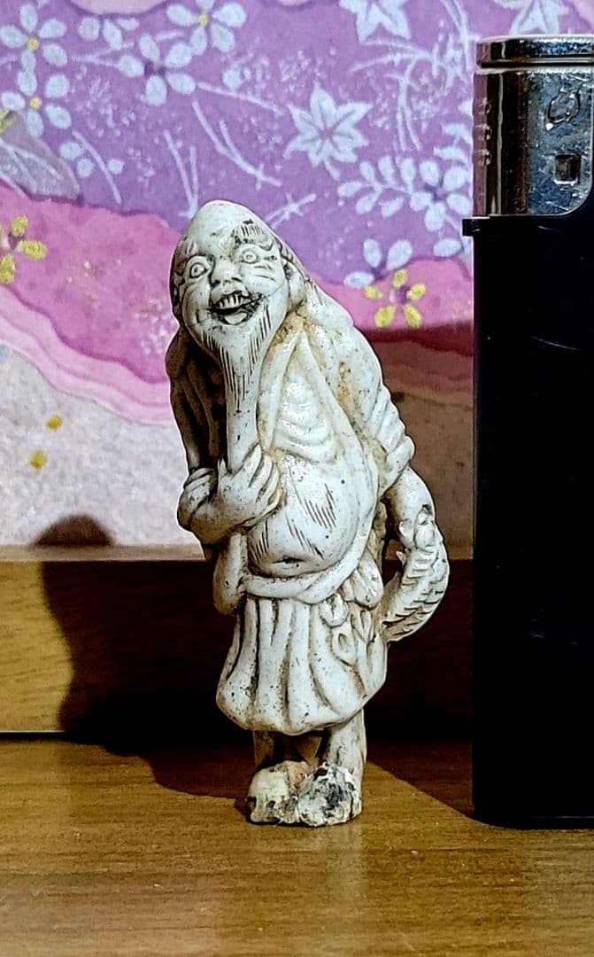 珍品　時代物　平戸焼　根付　提げ物　骨董品、美術品