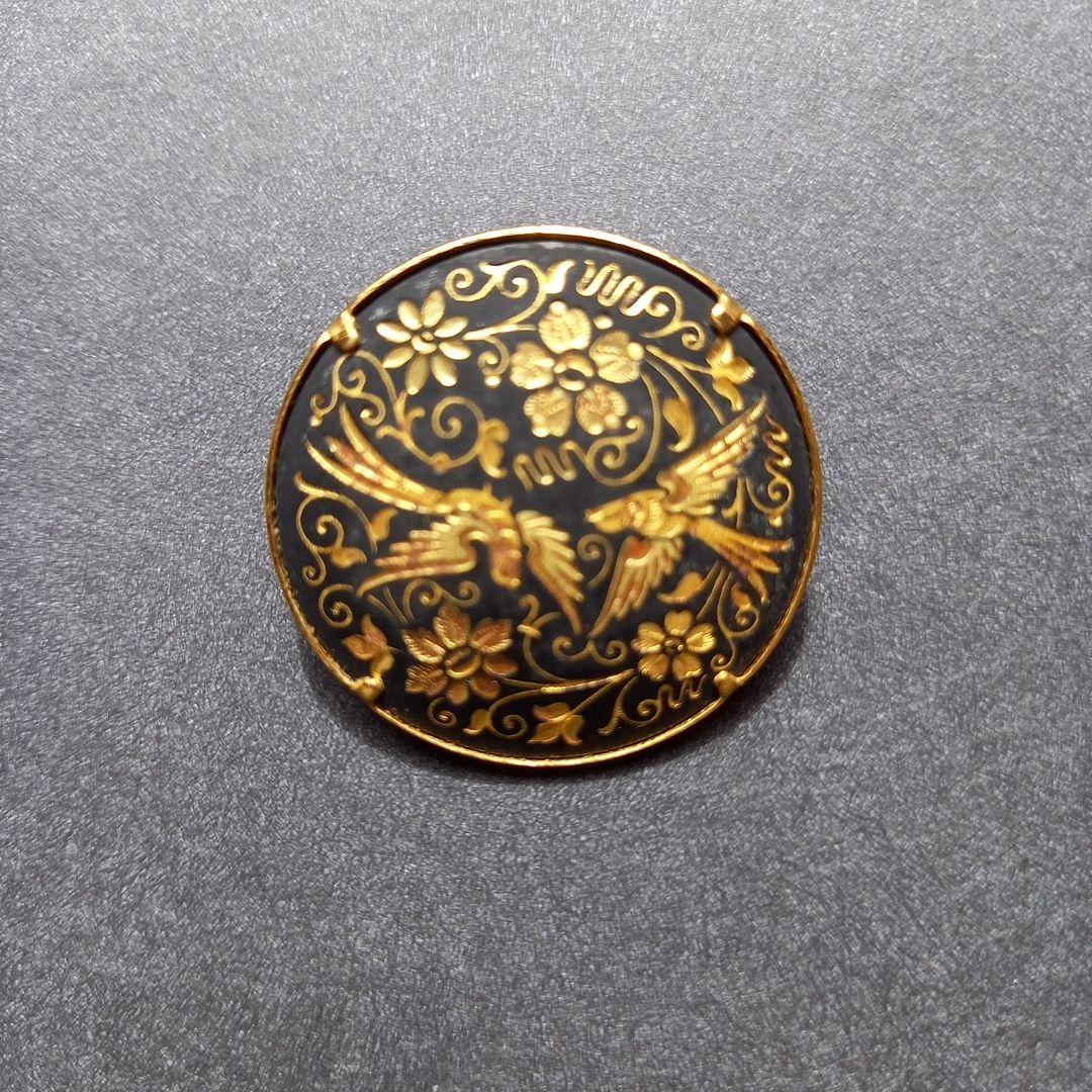 金色の鳥と花の象嵌ブローチ - メルカリ