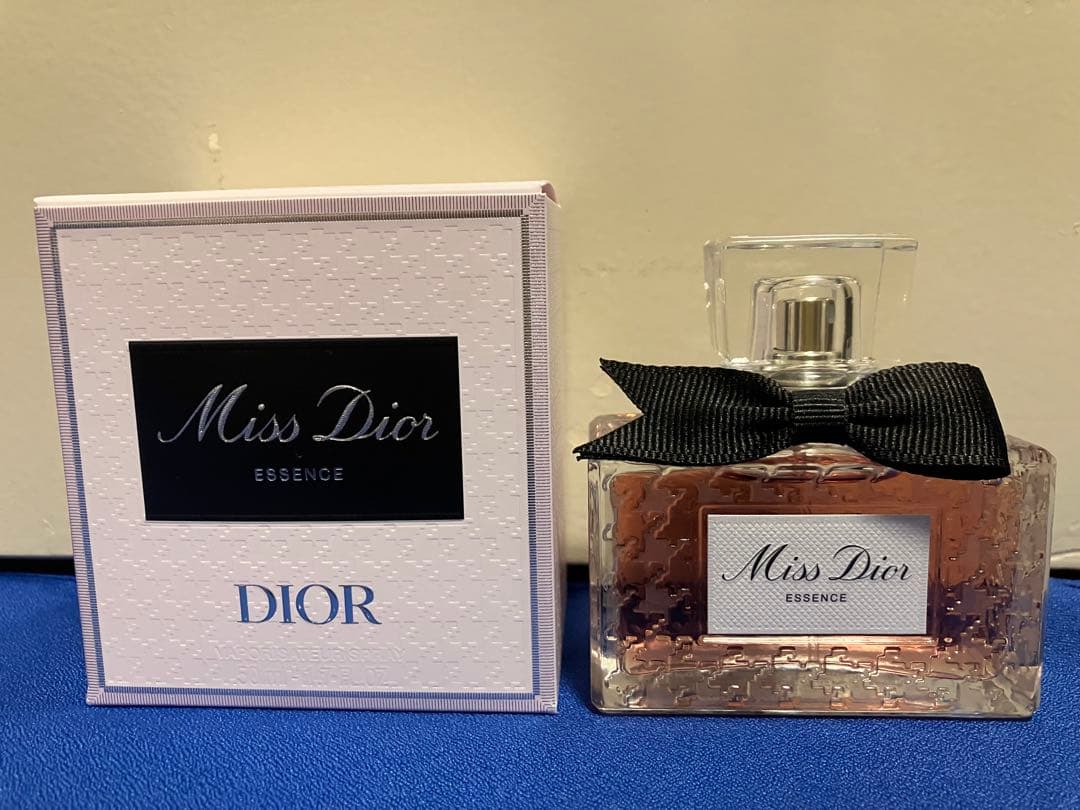 新作 クリスチャンディオール ミス ディオールエッセンス50ml 5プッシュ使用 自由をつかむ、香りのマニフェスト、ミス ディオール エッセンス誕生